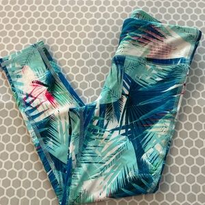 NWOT Nike Mia Sport Tropical Theme Girls Leggings

Size XS (4/5)
